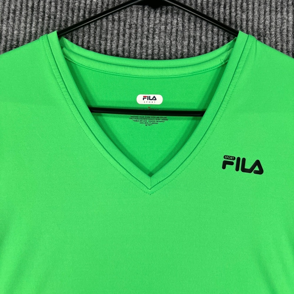 FILA Womens Shirt Medium Green Short Sleeve V Neck Activewear Gym Run Lift Yoga